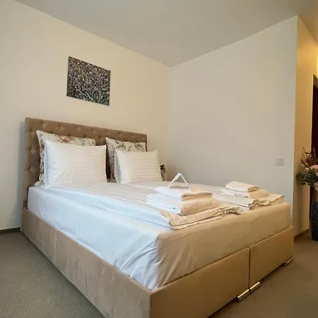 Europa Hostel *